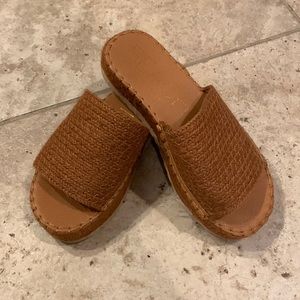 Womens tan platform sandal size 7.5/8